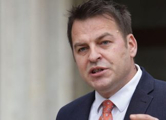 BE-ja e kritikoi Kosovën se ‘s’kishte sjellje evropiane’, deputeti Muja liston sjelljet e BE-së ndaj Serbisë