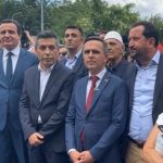 Albin Kurti arrin në Çair, “Fronti Opozitar” në “luftë brrylash” kush do i qëndrojë afër