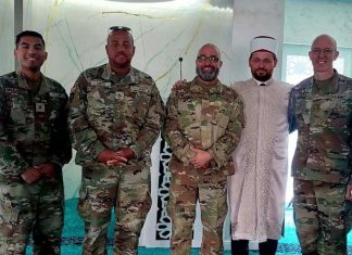 Ushtarët amerikan shkojnë në një xhami në Prishtinë, imami publikon fotografi me ta