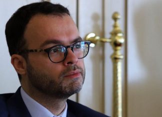 Vela: Petkoviq e di mirë kufijtë e Kosovës, bën kërkesa për ta vizituar vendin tonë