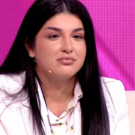 “Laja këmbët e vjehërrve”, Vanesa tregon jetën e vështirë: Burri më dhunonte, babai e kalonte me një gotë raki