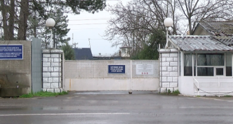 Info Shqip: I burgosuri në Idrizovë ua merr 4000 euro dy policëve të burgut, ju ka premtuar se do t’i punësojë në MPB
