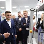 Bekteshi dhe Selami inspektojnë laboratorin e EVN-së për testimin dhe verifikimin e njehsorëve elektrikë