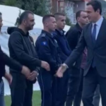 Kurti shkon për ngushëllime te familja e policit të vrarë Afrim Bunjaku