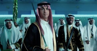 Info Shqip: Ronaldo vishet me rroba arabe për Ditën Kombëtare të Arabisë Saudite