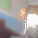 Skandal në shkollën shqipe, mësuesi godet e ofendon rëndë nxënësit: O psikopat, a e di se çfarë të bëjë
