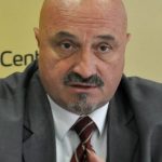 Kush është avokati i Millan Radoiçiq dhe cili ishte roli i tij në Kosovë gjatë viteve të 90-ta?