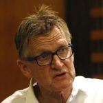 Mjeku norvegjez Mads Gilbert përpiqet të hyjë në Gaza për të ndihmuar të plagosurit