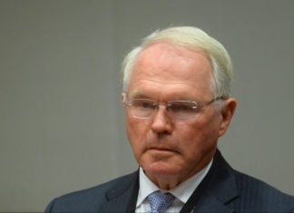 Për të hequr çdo dyshim, ambasadorët e SHBA dhe BE vizitojnë kazermat serbe pranë Kosovës