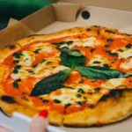 Pse pica vjen në një kuti katrore kur është e rrumbullakët?