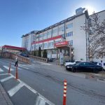 Punëtorëve teknikë të QKUK-së u rritet paga nga 275 në 402 euro