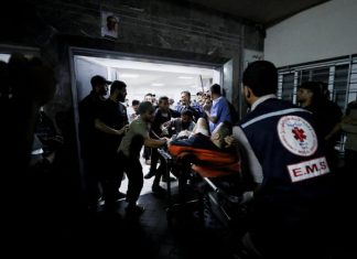 Izraeli bastis spitalin në Gaza: Gjetëm armë, por jo pengjet