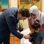Bujar Osmani priti familjen e evakuar nga Gaza