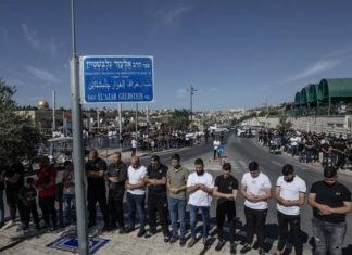 Xhamia Aksa pothuajse e zbrazët gjatë xhumasë për shkak të kufizimeve të policisë izraelite