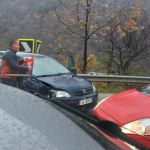 Aksident i frikshëm, ishin nisur nga Maqedonia për festën e Pavarësisë, autobusi plot me nxënës përplaset me një makinë