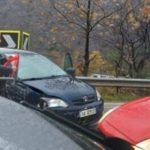 Ishin nisur nga Gostivari për të festaur Pavarësinë e Shqipërisë, autobusi me nxënës përplaset me një makinë në Librazhd