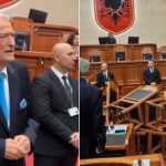 Kuvendi në kaos, Berisha flet nga foltorja: Kjo që shikoni është grevë