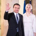 Rrallë del në publik, si duket bashkëshortja norvegjeze e Albin Kurtit