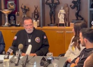 Arnold Schwarzenegger takon familjet e pengjeve izraelite nga Hamasi dhe u jep mbështetje