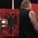 Metallica shihen duke bërë prova me flamurin e Shqipërisë të vendosur në prapavijë