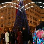 Shkupi shkëlqen para festave të Vitit të Ri, po stolisen edhe qytetet tjera në vend