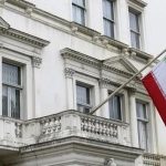 Britania i jep goditjen e fortë Iranit, ja vendimi drastik që merr ndaj 7 zyrtarëve