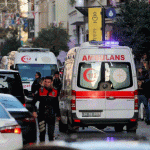 Terror në Stamboll! “Çmendet” një qytetar, plagos 11 persona, ja gjendja e të lënduarve