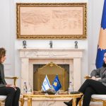 Një tjetër shtet heq vizat për Kosovën, Presidentja Osmani jep lajmin