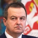 Heqja e banderolave me fotot e Putinit dhe Vuçiçit, vjen reagimi i menjëhershëm nga ministri serb