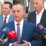 Taravari, mikut dhe fqinjit të tij, Dr. Fetmir Mexhiti, përveç pagës si drejtor, i ka dhënë edhe një honorar mujor prej 1.000 eurove për “këshilla”