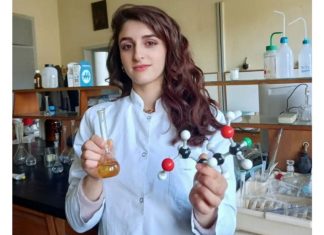 Rufija nga Gostivari me mesatare 10-të, studentja më e mirë në fakultetin e Kimisë