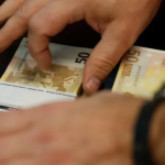 “Fshirja” e dinarit serb, Brukseli kërkon shpjegime nga Prishtina