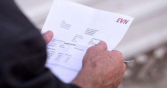 Info Shqip: Ekspertët paralajmërojnë: Mungon transparenca në matjen e rrymës, EVN kontrollon gjithçka