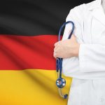 Mjekët dhe infermierët shqiptar largohen masivisht drejt Gjermanisë, Berlini zyrtar ngre alarmin