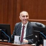 Grubi: Larguam bastoret dhe kazinot nga objektet shkollore në vendbanimet tona