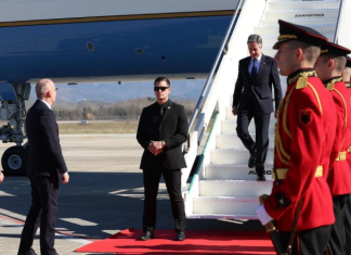 Momenti kur Blinken prek tokën shqiptare, takimi me ministrin e Jashtëm, ambasadorin shqiptar dhe Yuri Kim
