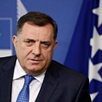 Dodik pranon haptazi planet për “Serbinë e Madhe”, prezanton aleatin e tij, ja kush është mjeku famëkeq krah liderit serb të Bosnjës