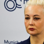 Gruaja e Navalny flet në Mynih: Nëse është e vërtetë që Alexey ka vdekur, Putini ta dijë se do të mbajë përgjegjësi