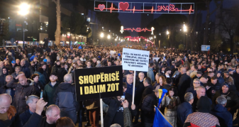 Info Shqip: Protesta e opozitës për herë të parë pa praninë e Sali Berishës