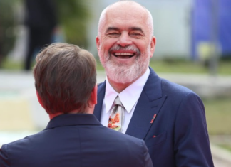 Varhelyi ngatërron rrugën, Rama shkrihet së qeshuri! Çfarë s’u pa nga pritja e liderëve