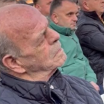 Bab Qerimi emocionohet derisa dëgjon këngën e djalit të tij dëshmorit Mujdin Aliu (VIDEO)