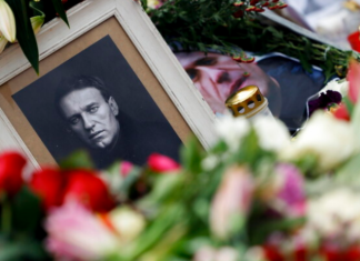 “Ai nuk kishte frikë, as ne nuk kemi!” U trajtua si hero, përcillet për të banesën e fundit Alexei Navalny