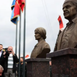 Inaugurohen bustet e Sala dhe Hamit Jashari në Prekaz