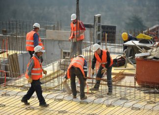 E rëndë në Itali, punëtori shqiptar bie nga çatia e magazinës ku punonte dhe humb jetën