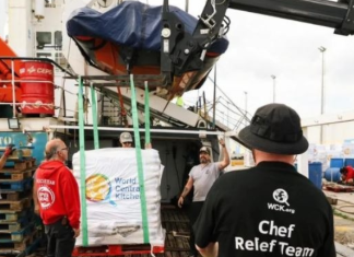 Anija e ndihmave për Gazën ngec në Qipro për shkak të “vështirësive teknike”