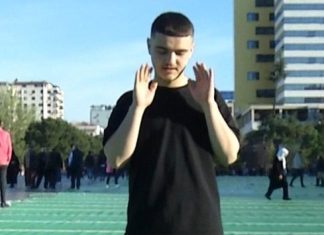 17-vjeçari, Ahmed Gjini: Prej moshës 6-vjeç falem dhe predikoj fenë time (VIDEO)