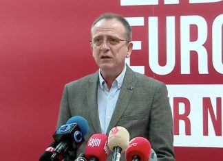 Taravari i reagon Selës: Nuk ka vulë që e ndal popullin