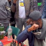 Burri nigerian synon të luajë shah për 60 orë rresht, qëllimi rekordi Guinnes