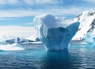 Kamerë në një vrimë të madhe nën Antarktidë, ç’ka në fund? (VIDEO)
