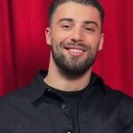 “Ndaç bini zarf të zi, ndaç të kuq”, Meritoni proteston ndaj produksionit të BBV: Nuk e ndez mikrofonin jo